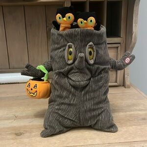 Hallmark Halloween Addams Family Animated Singing Tree Owls Pumpkin 2007